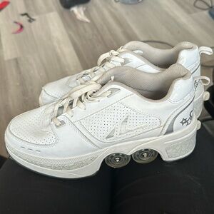 SKATE SHOES. SIZE 9.5